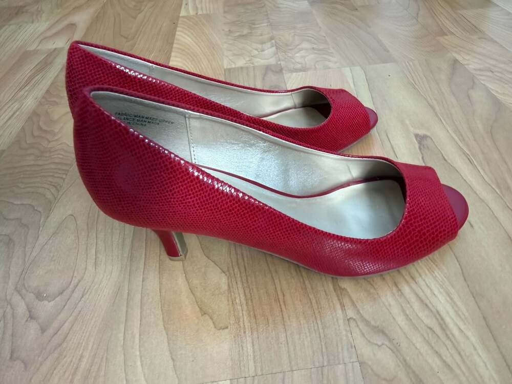 Karen Scott Mory Open Toe Pumps Red Textured